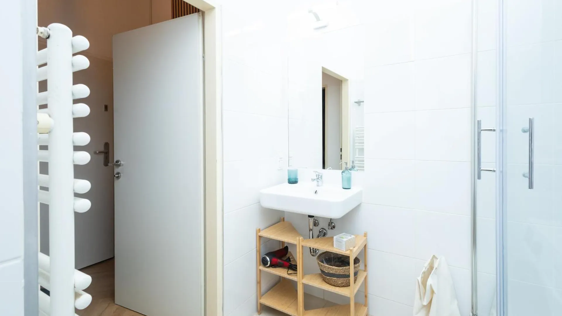 Charming Retreat Walking Distance From Town Centre Apartment Vienna